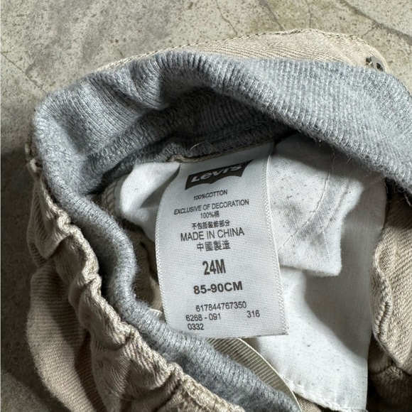 24M Levis - Picture 3 of 6